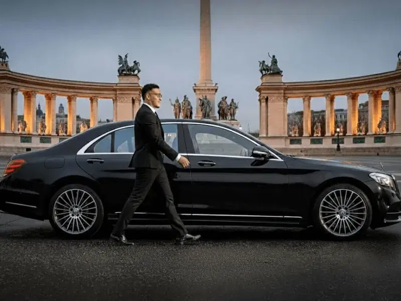 E-Class chauffeur