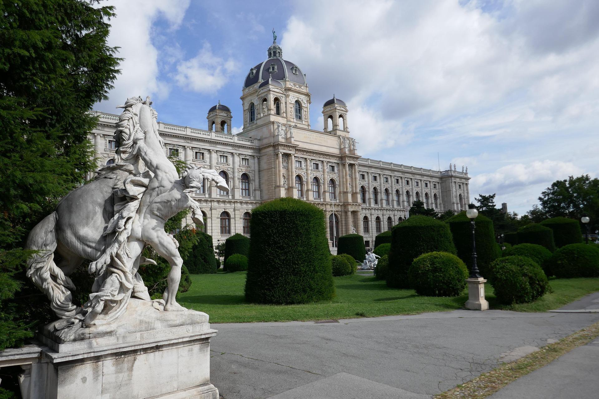 Private Transfers from Budapest to Vienna