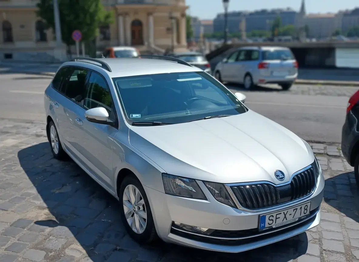 A Pickup Hungary Škoda Octavia parked by the Danube in Budapest