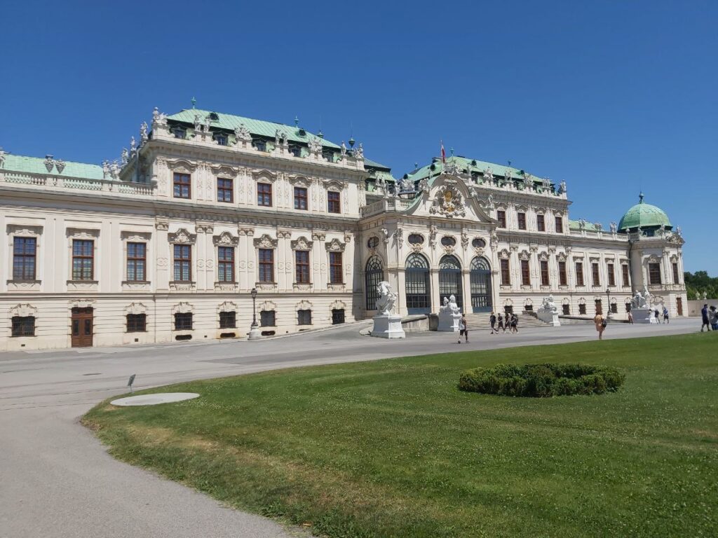 Magic Vienna, Full day tour from Budapest to Vienna