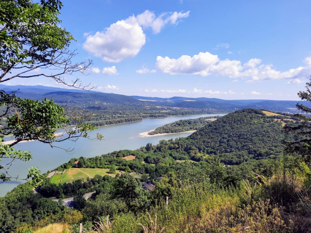 Danube Bend Tour: Explore the picturesque towns and scenic landscapes along the Danube River.