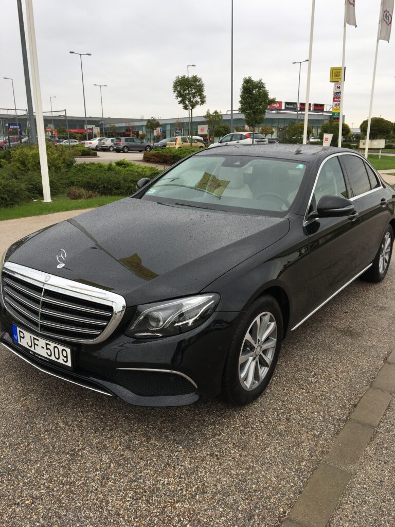 Business Car (3 pax, 3 bags) : Mercedes E class. Executive airport transfers, corporate travel, VIP business meetings, and luxury event transport.