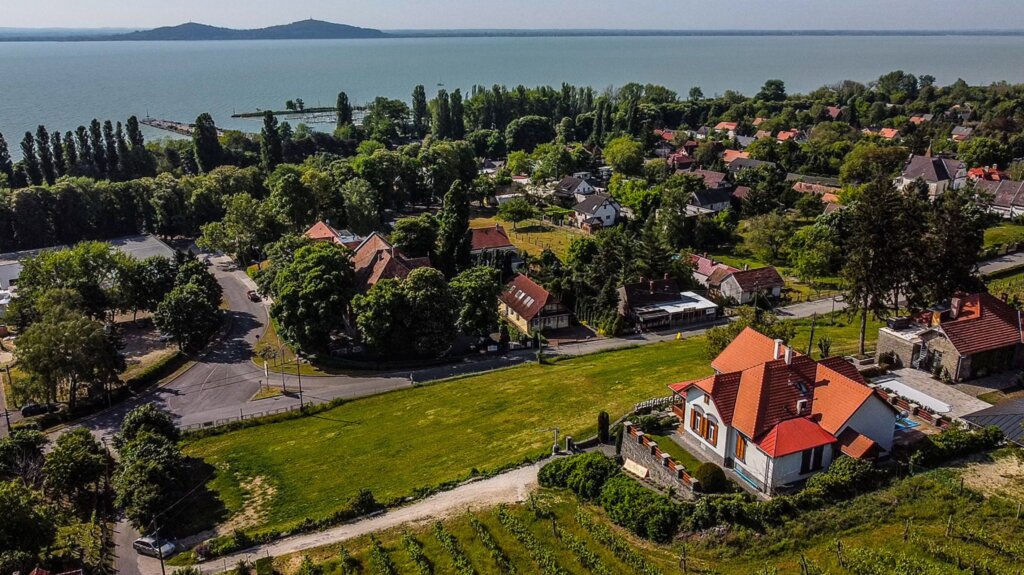Private Helicopter Wine Tour to Badacsony: A Scenic Journey to Istvándy Cellars