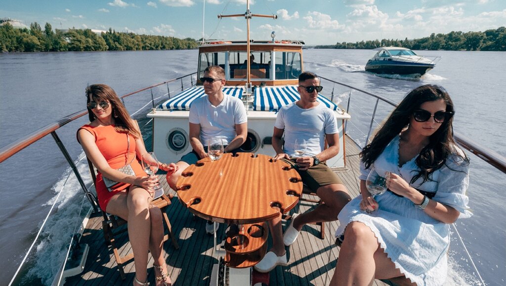 Private Danube Cruise in Budapest: A Unique Experience on a Vintage Boat