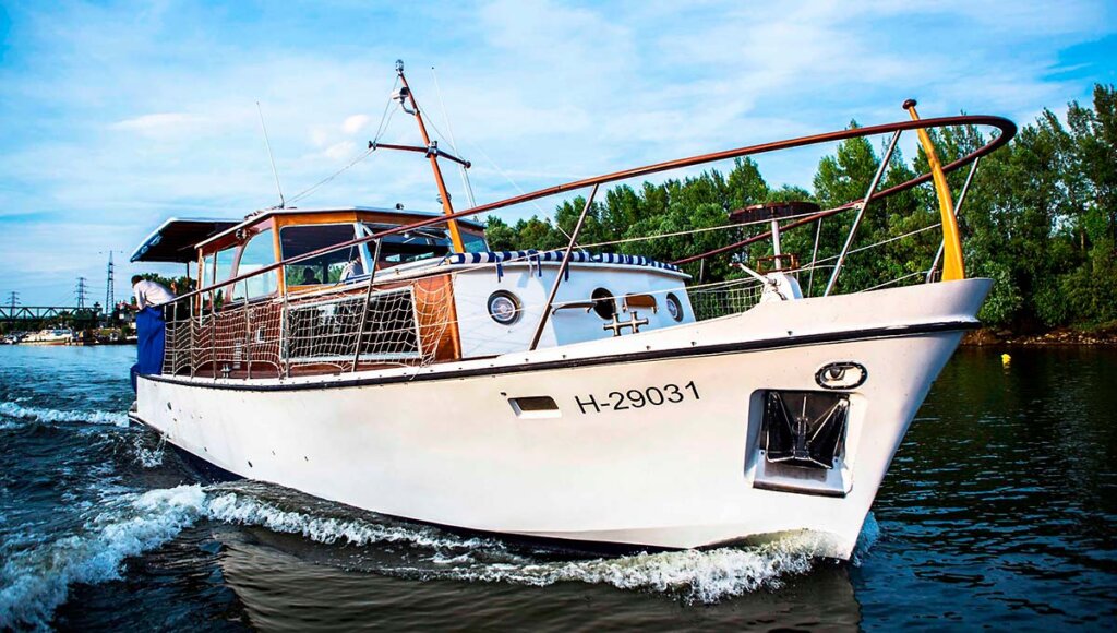 Private Danube Cruise in Budapest: A Unique Experience on a Vintage Boat