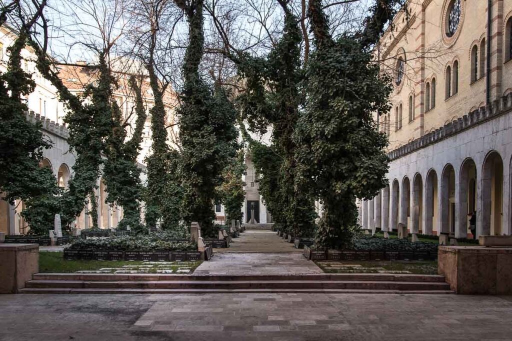Hidden Courtyards and Sacred Places of Budapest’s Jewish Quarter