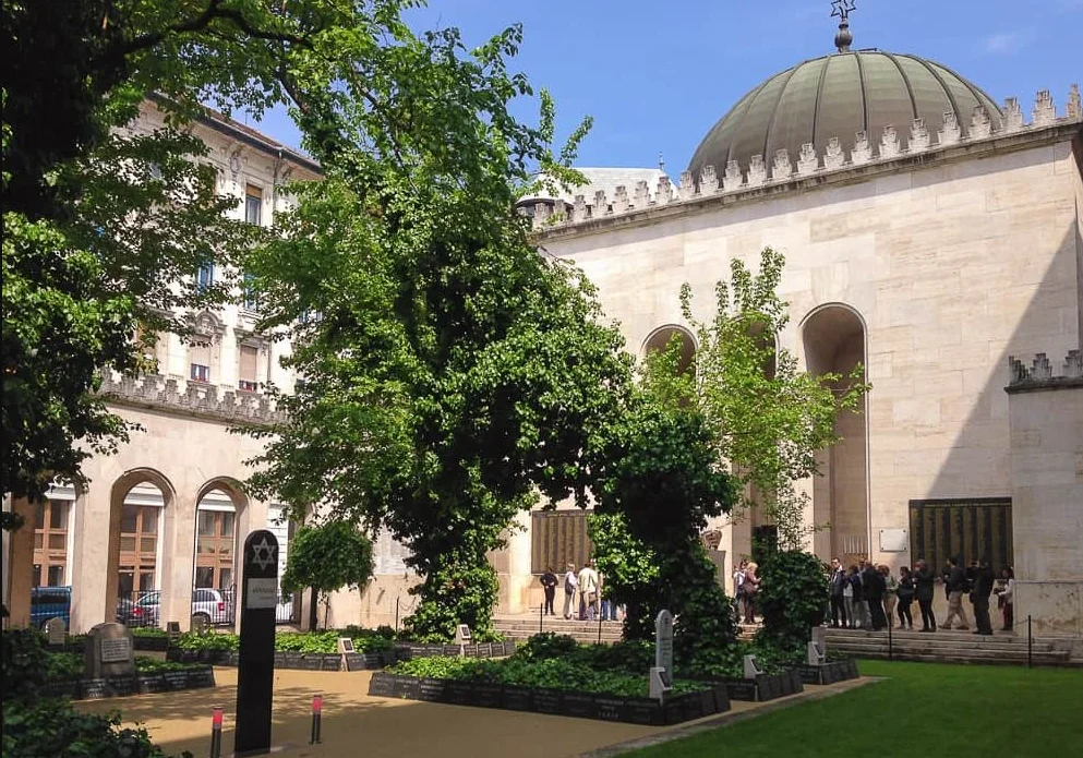 Hidden Courtyards and Sacred Places of Budapest’s Jewish Quarter