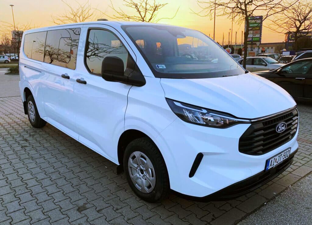 Standard Van (Opel Vivaro, Ford Transit) . Vienna Highlights: One-Day Tour from Budapest