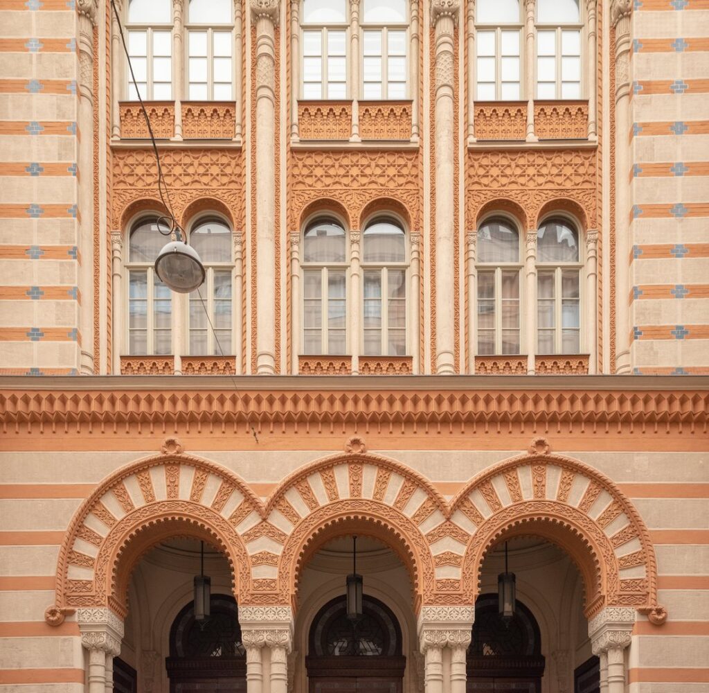 Hidden Courtyards and Sacred Places of Budapest’s Jewish Quarter