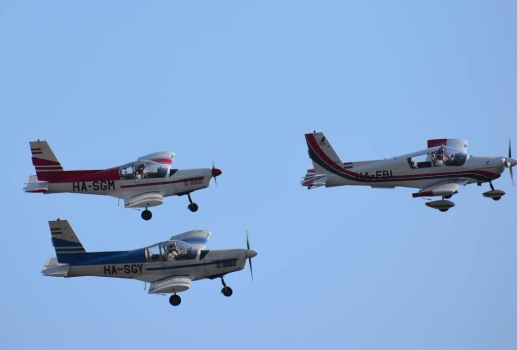 Cessna 172 or Cessna 182