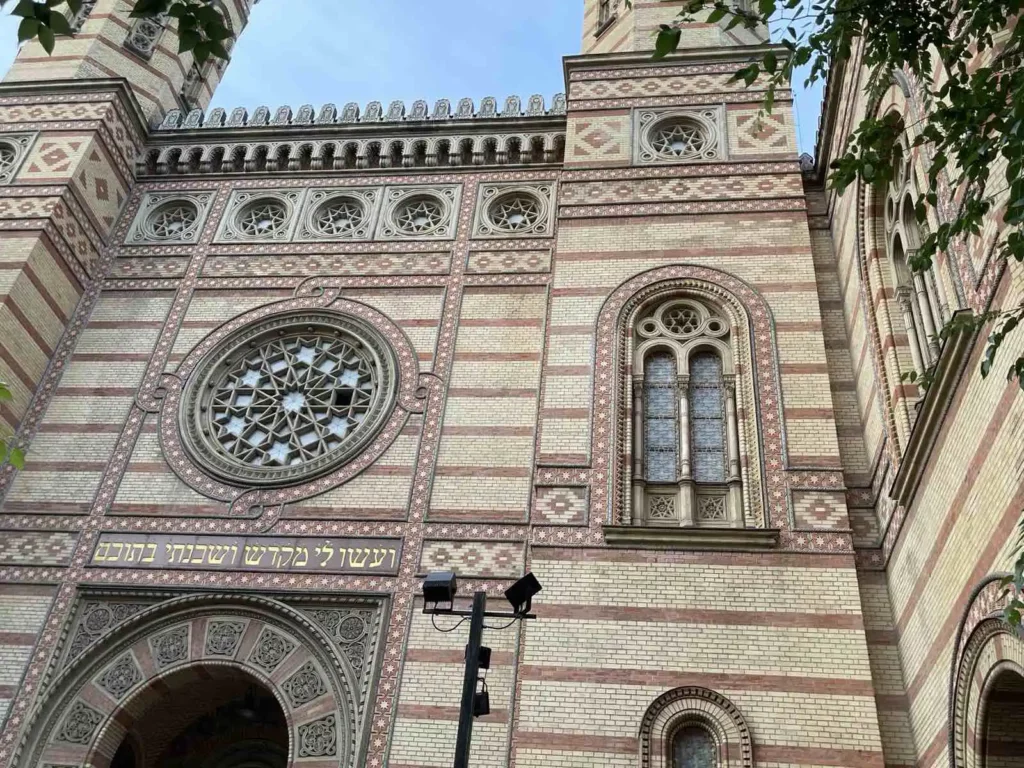 Hidden Courtyards and Sacred Places of Budapest’s Jewish Quarter