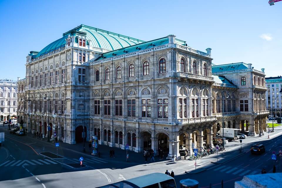 Vienna State Opera. Vienna Highlights: One-Day Tour from Budapest