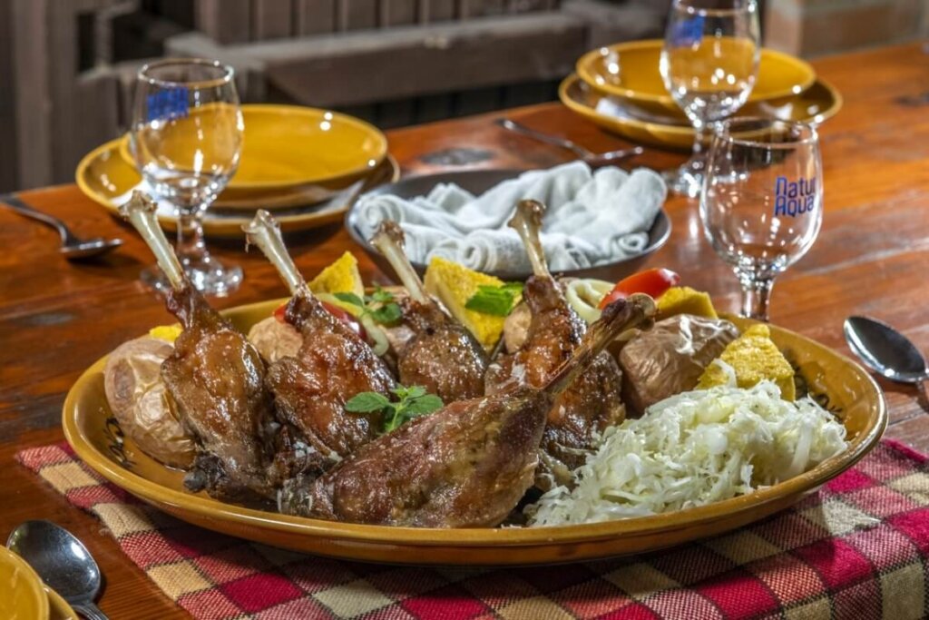 Sümeg Castle – Medieval Fortress and Knight’s Tournament Medieval Feast: Traditional dishes such as roasted goose or chicken, blood sausage, medieval soups, and baked vegetables