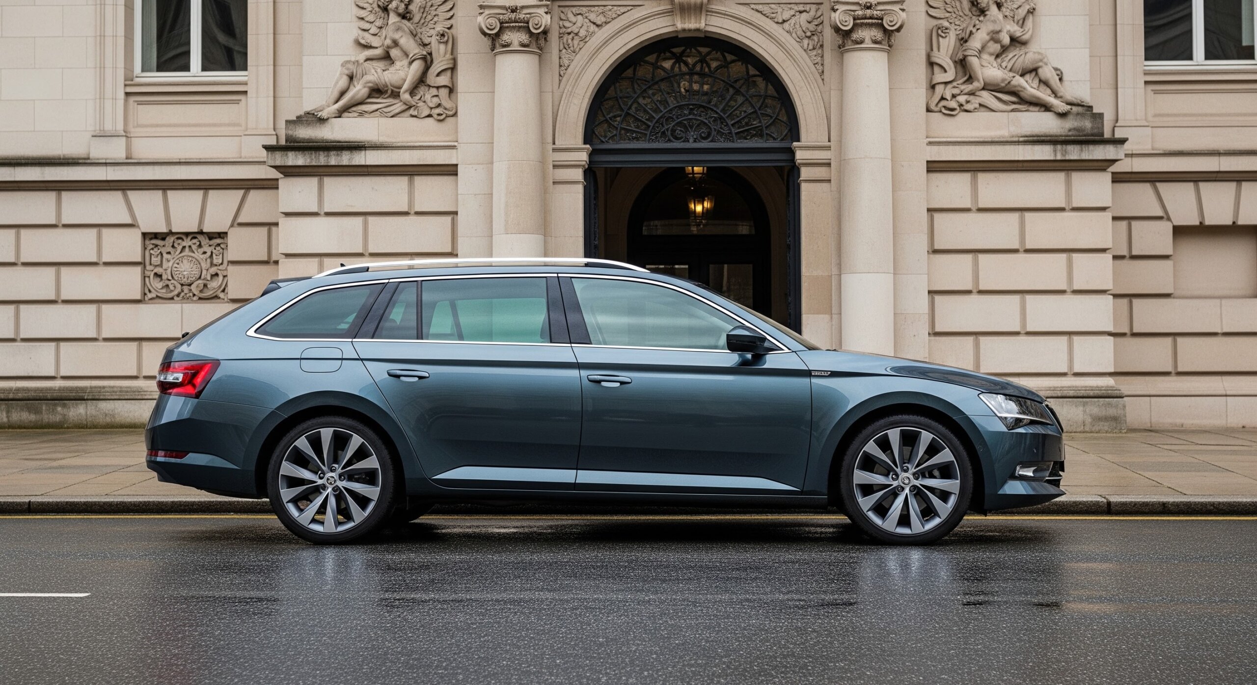 Автомобиль Skoda Superb